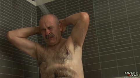 Photo of Luiggi Tops Joaquin